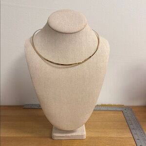 Gold tone thin rigid choker collar necklace